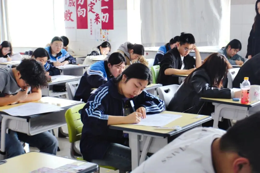 以练为战,决胜春考|济南万智学校第三次模拟考试火热开考! 第15张