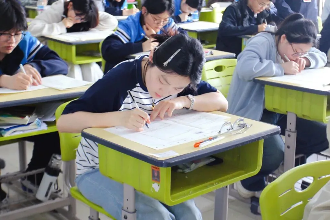 以练为战,决胜春考|济南万智学校第三次模拟考试火热开考! 第17张