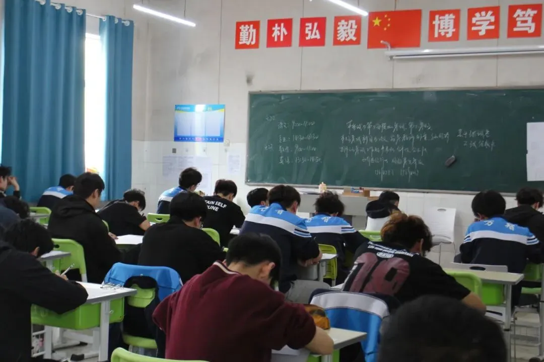 以练为战,决胜春考|济南万智学校第三次模拟考试火热开考! 第19张