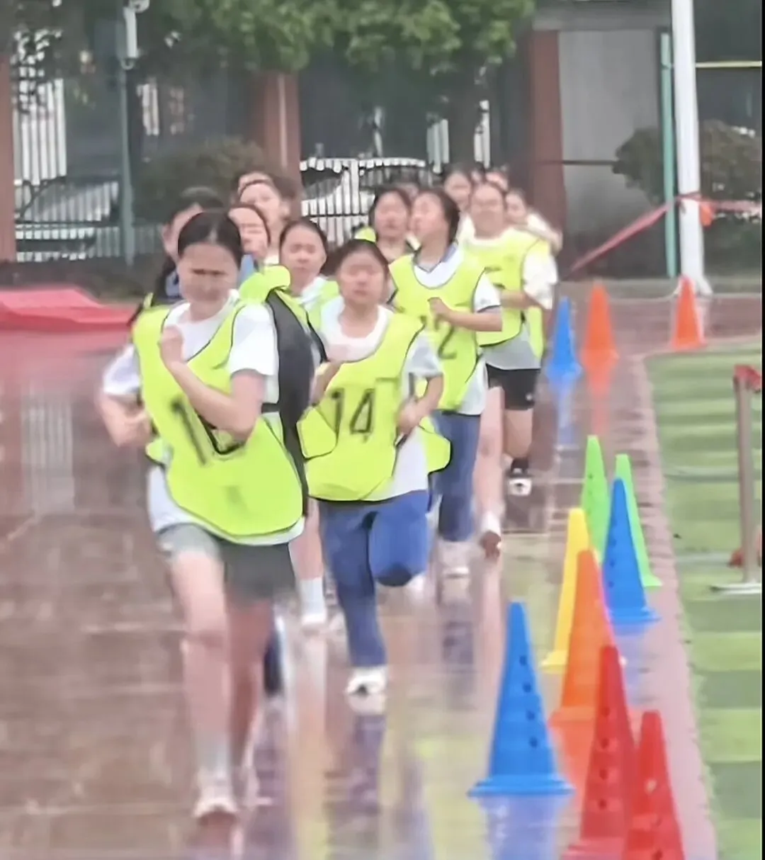 一场体育中考,牵动多少父母的心 第2张