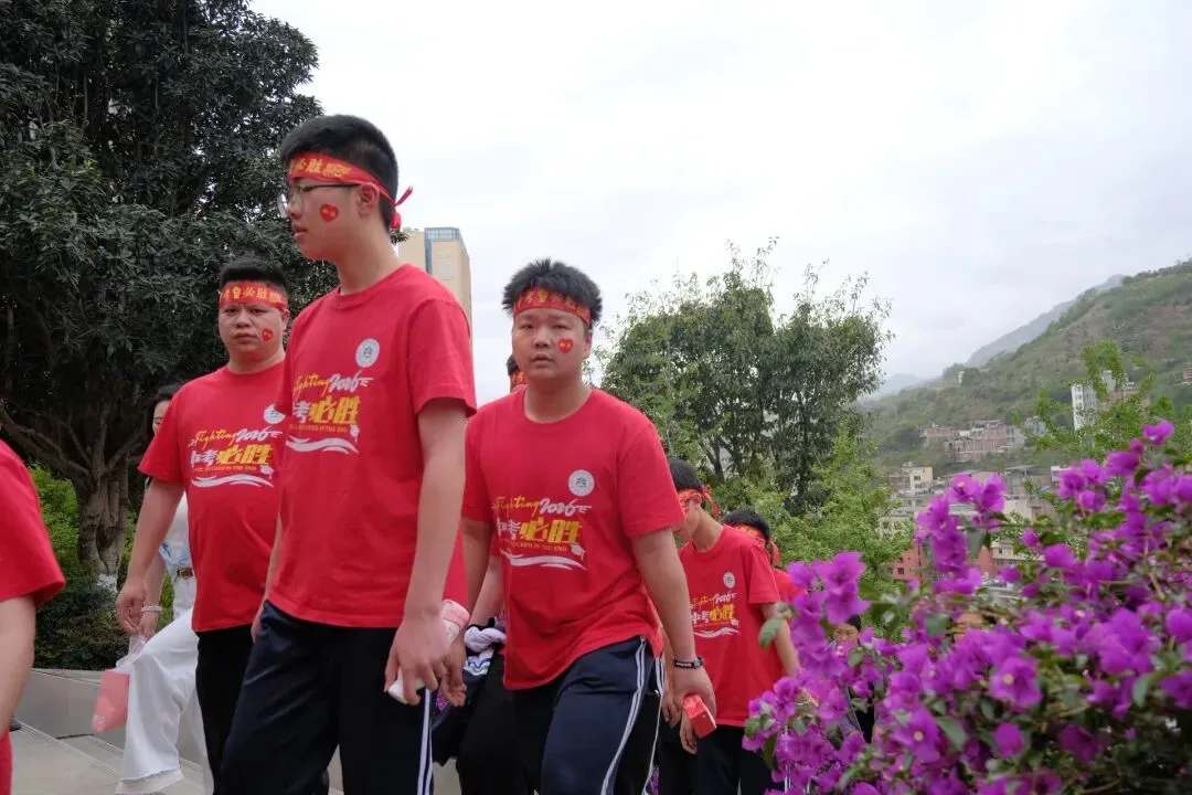 【奋战六十天 ,圆梦中考时】彝良天立学校2026届“亮剑中考时,无悔青春”目标引领大会 第8张