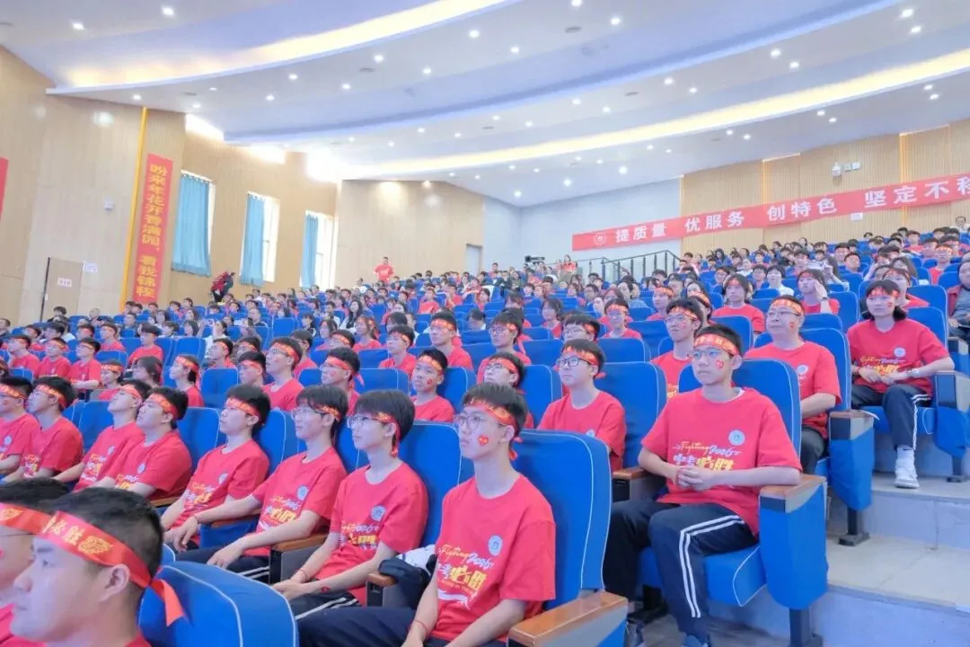 【奋战六十天 ,圆梦中考时】彝良天立学校2026届“亮剑中考时,无悔青春”目标引领大会 第16张