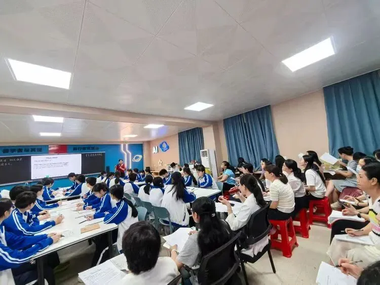 研思并行促提升,中考备考共前行 ——李观清工作室赴吴川四中开展英语备考教研 第2张