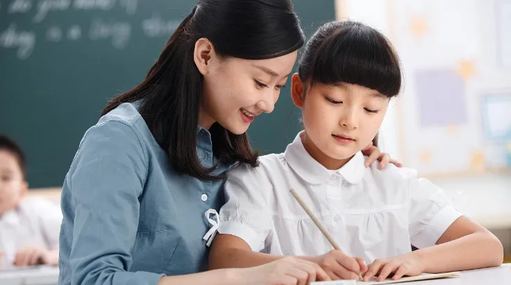 索要试卷被骂 “派头大”:别拿教师尊严,当情绪失控的挡箭牌 第1张