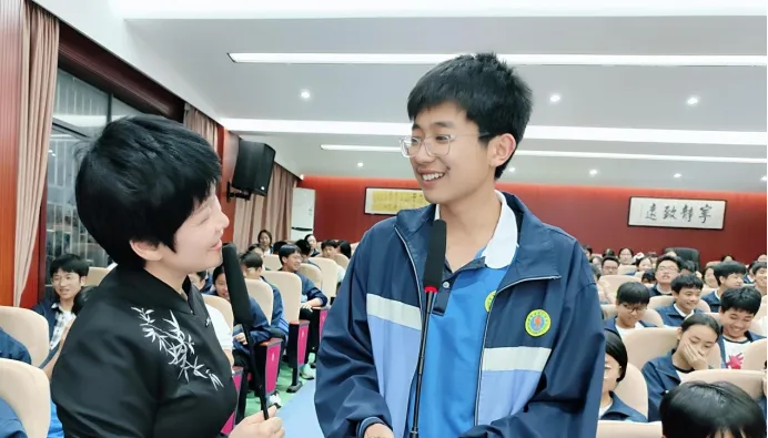 心向阳光,逐梦中考|宜章县心理健康协会走进九中,为初三学子赋能减压 第3张