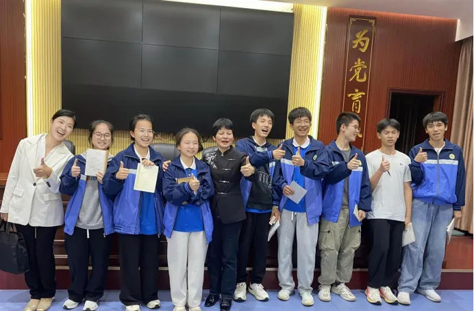 心向阳光,逐梦中考|宜章县心理健康协会走进九中,为初三学子赋能减压 第4张