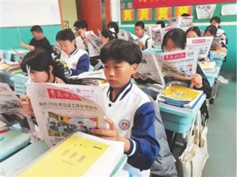 晚报中考招生特刊昨暖心派发 今年中考和高中招生政策有较大调整 岛城师生家长点赞实用“升学指南” 第2张