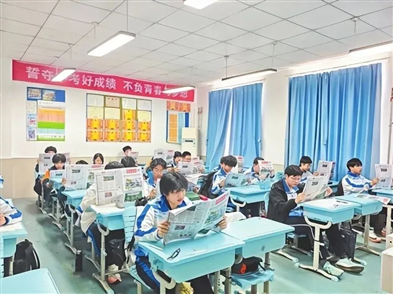 晚报中考招生特刊昨暖心派发 今年中考和高中招生政策有较大调整 岛城师生家长点赞实用“升学指南” 第3张