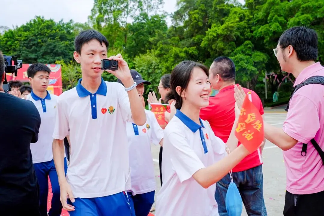 莲峰策马扬鞭处,知用同心折桂时——中考誓师大会圆满举行 第49张