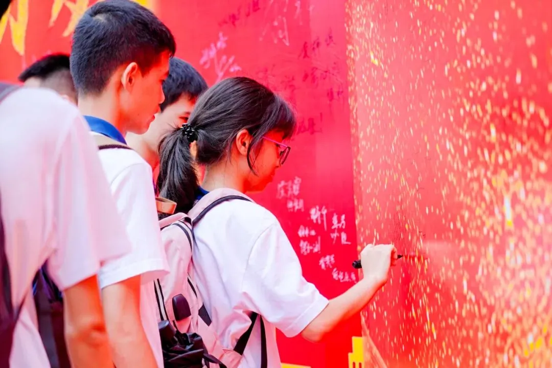 莲峰策马扬鞭处,知用同心折桂时——中考誓师大会圆满举行 第133张