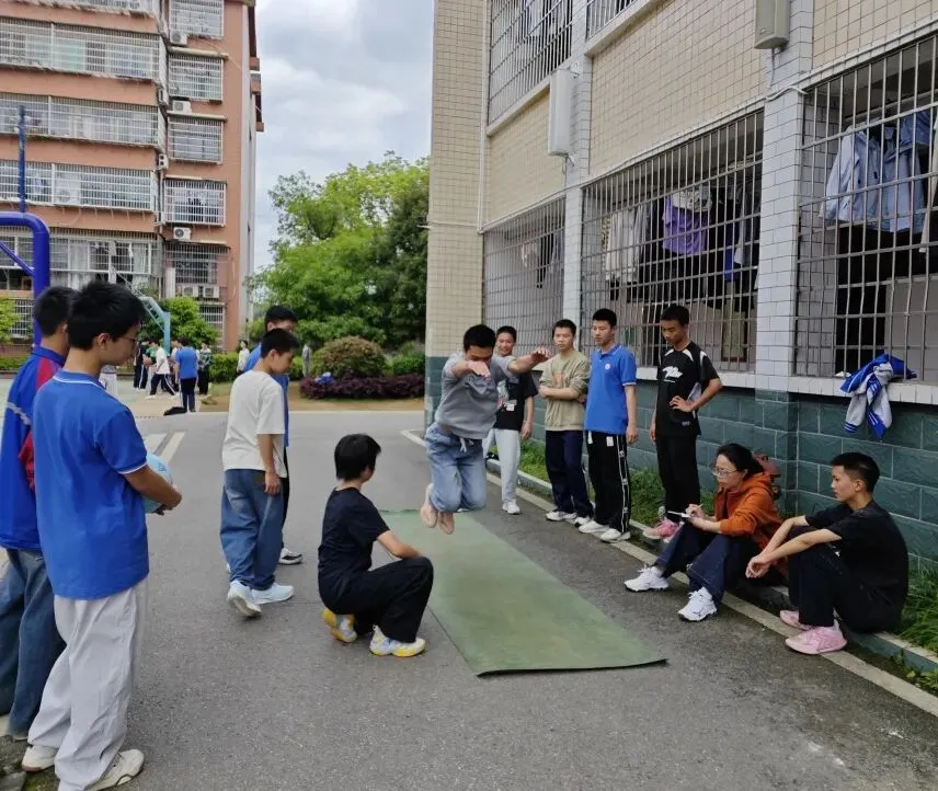 青春无畏试锋芒 直击中考第一关——绥宁县实验中学九年级体育模拟测试纪实 第29张