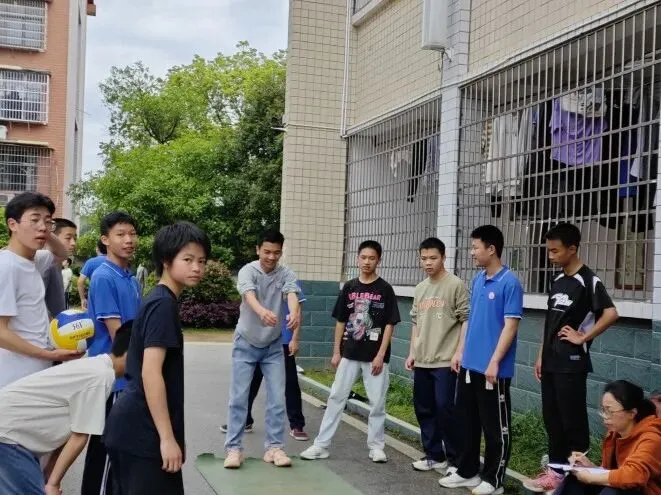 青春无畏试锋芒 直击中考第一关——绥宁县实验中学九年级体育模拟测试纪实 第31张