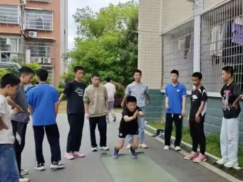 青春无畏试锋芒 直击中考第一关——绥宁县实验中学九年级体育模拟测试纪实 第32张
