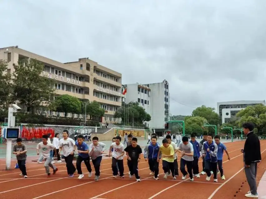 青春无畏试锋芒 直击中考第一关——绥宁县实验中学九年级体育模拟测试纪实 第47张