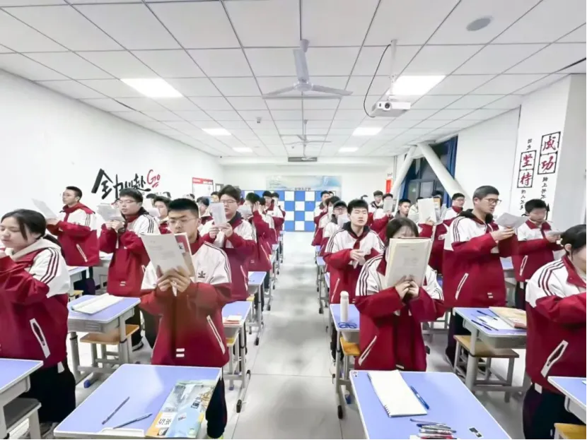 初三逆袭+高三冲刺指南:模考提分技巧、冲稳保志愿规划、高中择校与优质专业解读,解决中高考家长核心难题,提分冲刺补习学校附招办电话 第1张