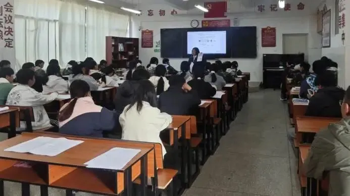 专家送课促提升,全员研修备中考 | 东师盘龙专家团队助力彩云中学精准备考 第21张