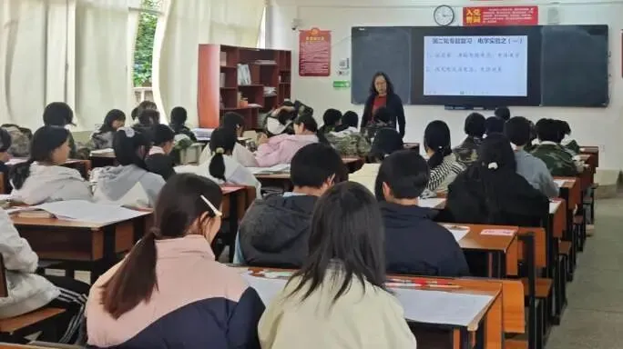 专家送课促提升,全员研修备中考 | 东师盘龙专家团队助力彩云中学精准备考 第25张