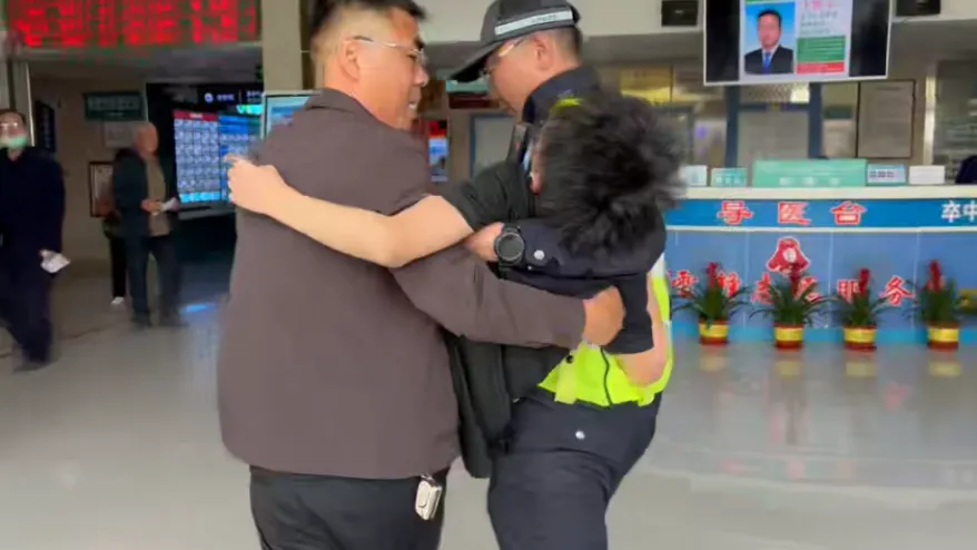 护航中考体育 万荣公安交警为受伤学生抢出“生命通道” 第1张