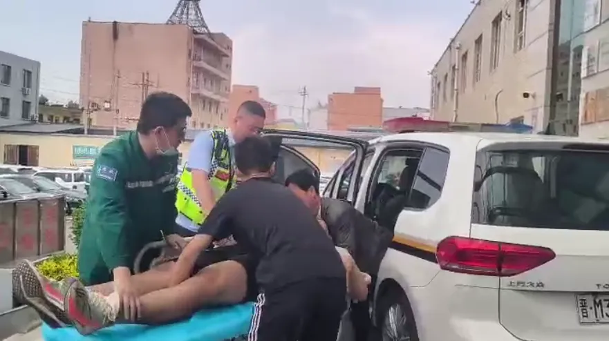 护航中考体育 万荣公安交警为受伤学生抢出“生命通道” 第2张