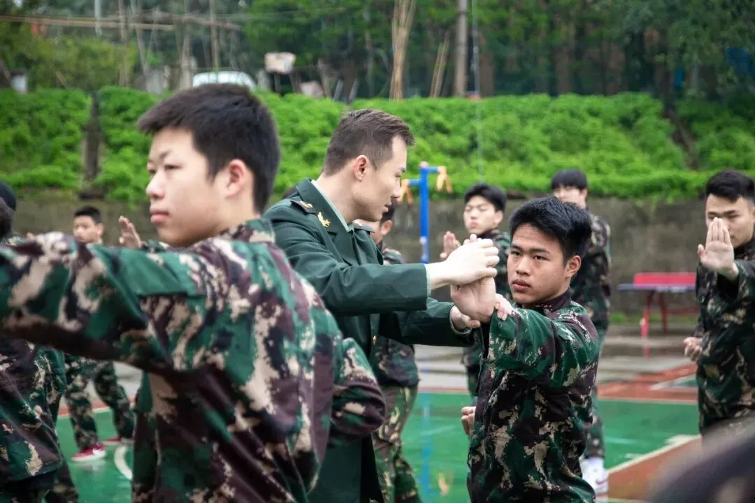 中考分数不够普高、想军事化管理、要升学+参军一定要选武汉军需学校 第11张
