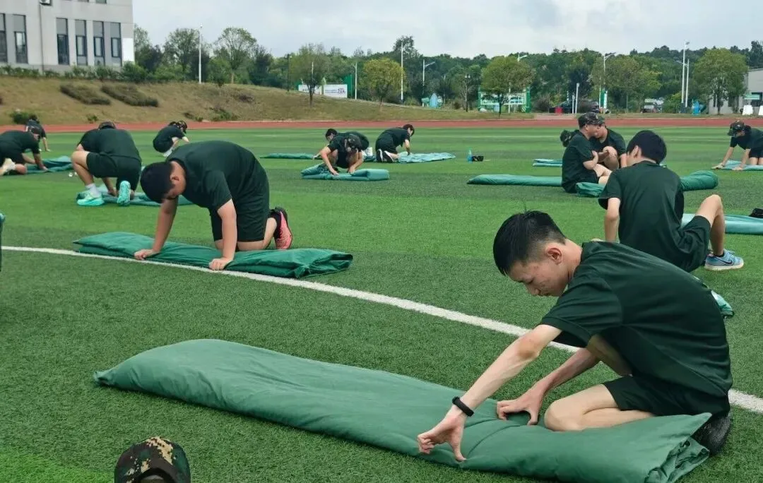 中考分数不够普高、想军事化管理、要升学+参军一定要选武汉军需学校 第17张