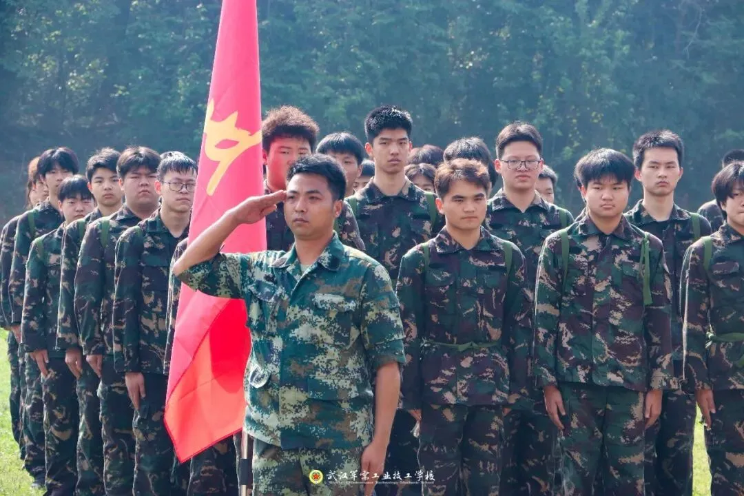 中考分数不够普高、想军事化管理、要升学+参军一定要选武汉军需学校 第22张