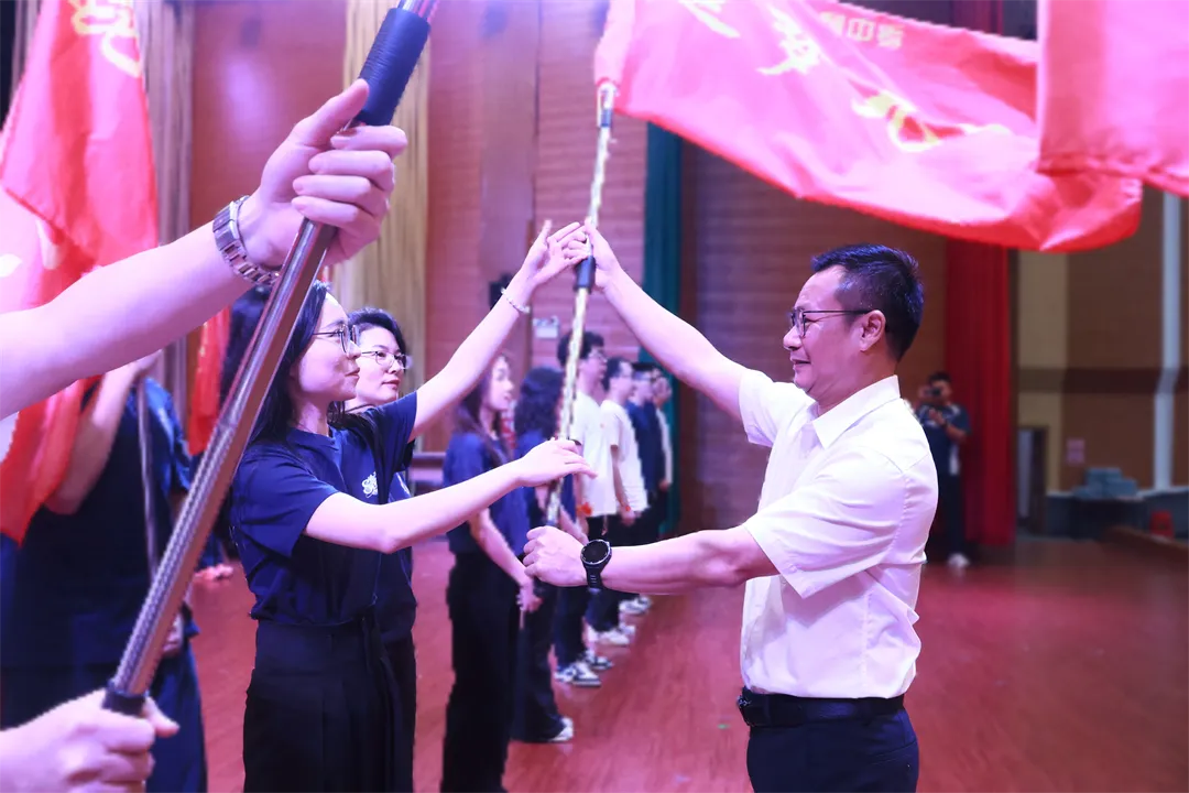 砺剑中考,勇攀高峰|德成中英文学校2026届中考誓师大会隆重举行【2026年春:学校高质量发展系列活动之三十】 第16张