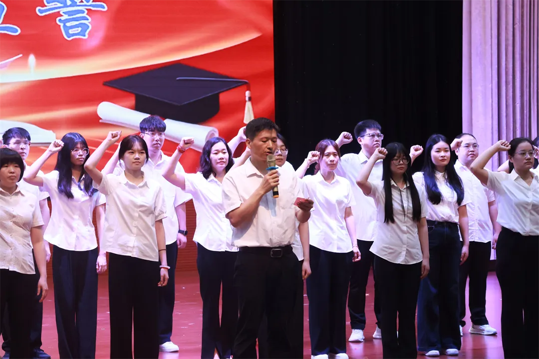 砺剑中考,勇攀高峰|德成中英文学校2026届中考誓师大会隆重举行【2026年春:学校高质量发展系列活动之三十】 第29张