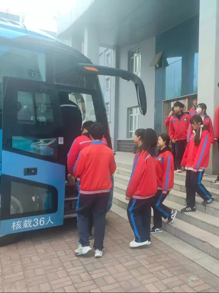 【崇德七中 护航中考】践初心办实事 暖护航助成长——集贤县第七中学体育考试爱心护航纪实 第13张