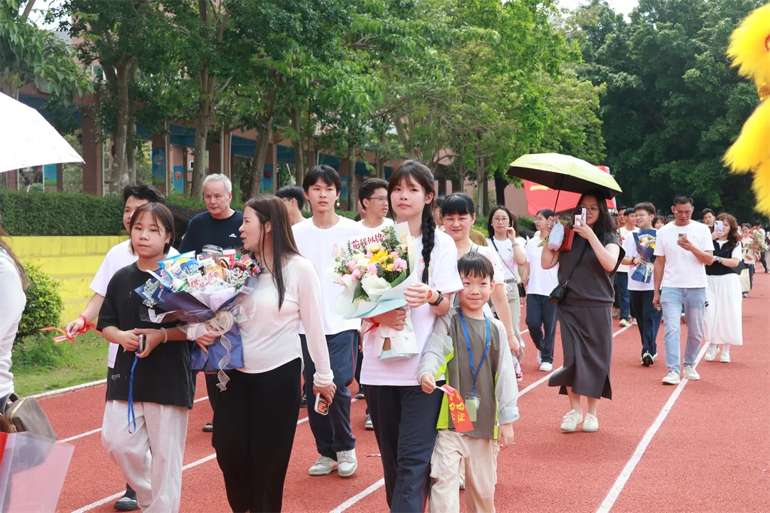 砺剑中考,勇攀高峰|德成中英文学校2026届中考誓师大会隆重举行【2026年春:学校高质量发展系列活动之三十】 第56张