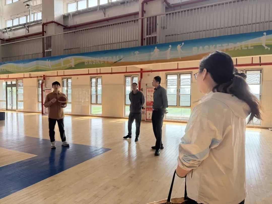 【教学教研】精研中考篮球绕杆技巧,筑牢体育中考备考根基 第4张