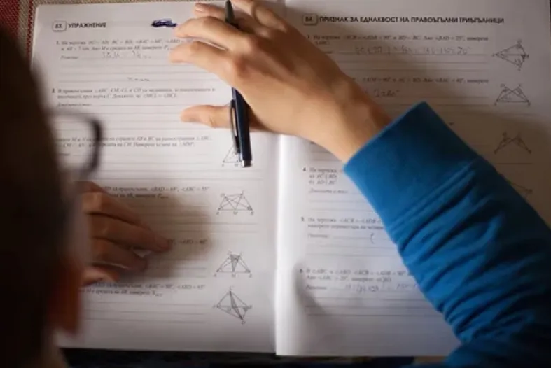 家长要试卷电子版被拒引骂战!网友吵翻:是家长不懂尊重,还是老师刻意摆谱? 第1张