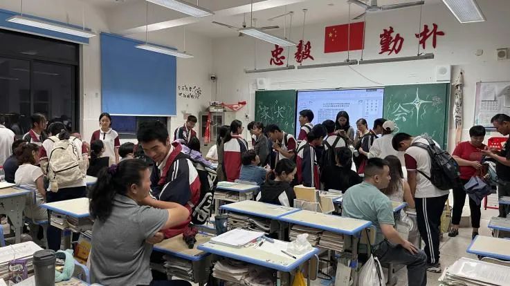 策马扬鞭正当时,矢志中考终无悔——石狮市银江华侨学校召开九年级家长会 第9张