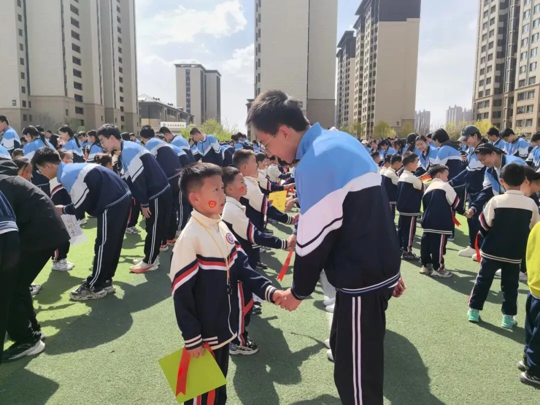 少年当立凌云志 策马扬鞭战中考——呼和浩特市第四十三中学2026届誓师大会圆满举行 第6张