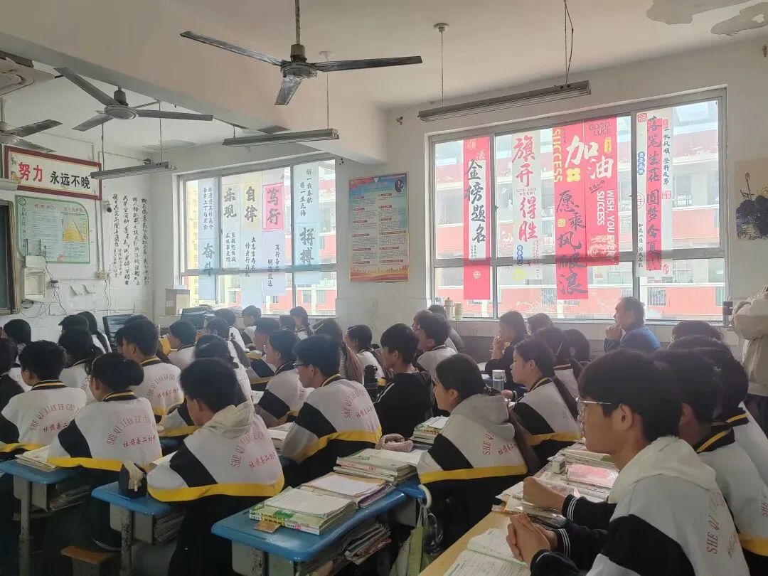 表彰优秀树榜样凝心聚力战中考——社旗县第二初级中学九年级一模考试总结大会圆满举行 第8张
