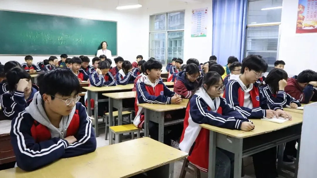 世杰中学初中部中考备考分层专题座谈会圆满召开 第19张