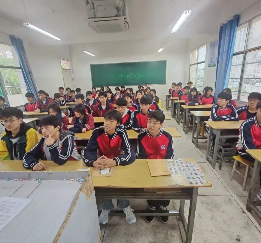 世杰中学初中部中考备考分层专题座谈会圆满召开 第40张