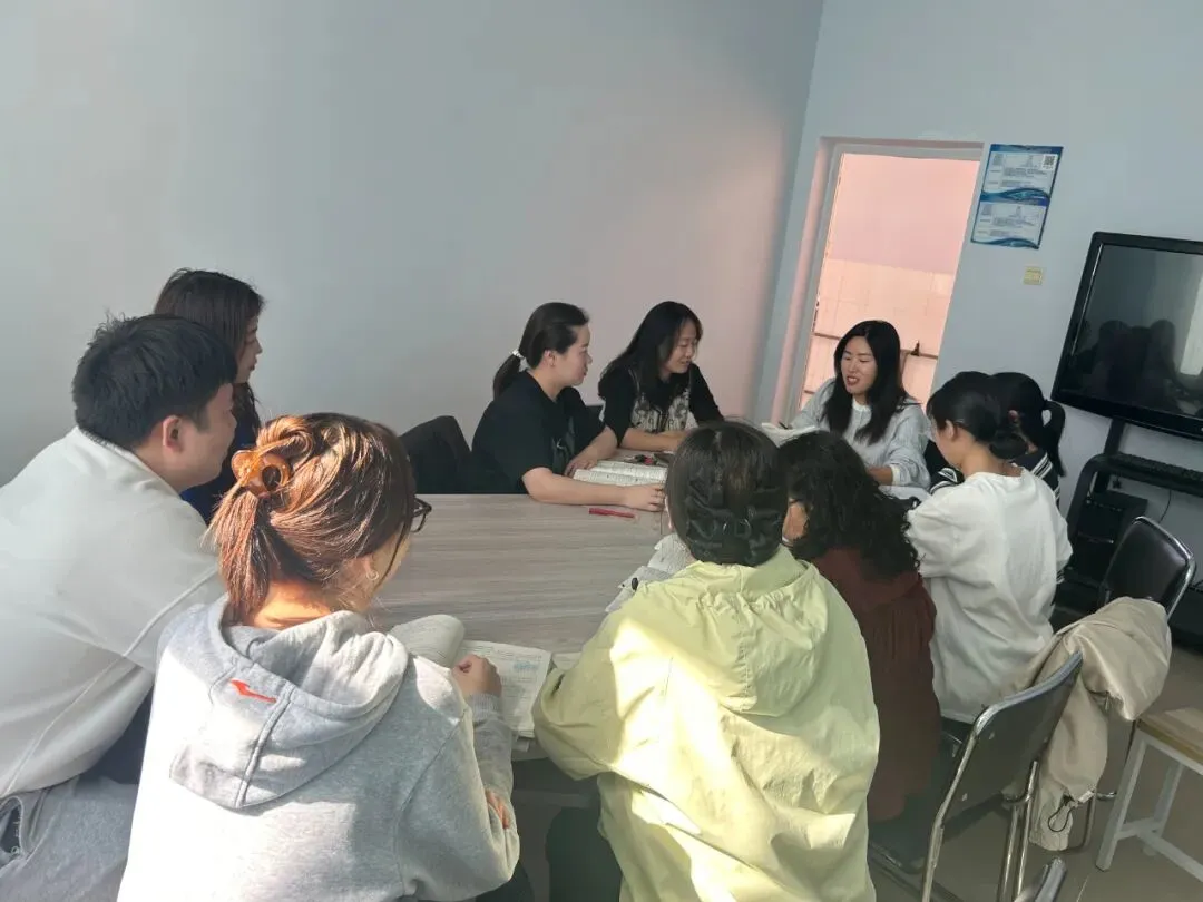 【教研动态】把脉中考复习,引领备考方向——旗教学指导服务中心数学教研员参加我校数学组集体备课活动 第4张