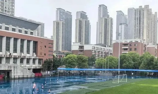 长沙体育中考在雨中激战 长郡双语考点火热开启 第5张