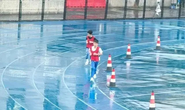 长沙体育中考在雨中激战 长郡双语考点火热开启 第6张