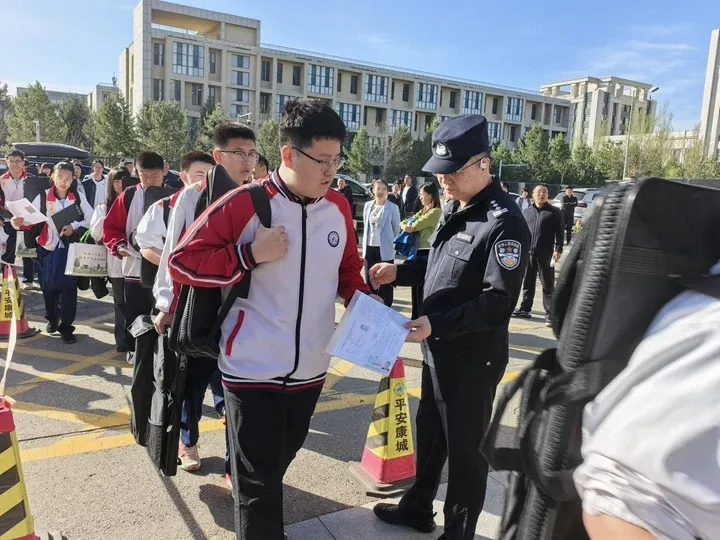 鄂尔多斯市2026年中考美术特长生专业课统一考试顺利平稳结束 第3张