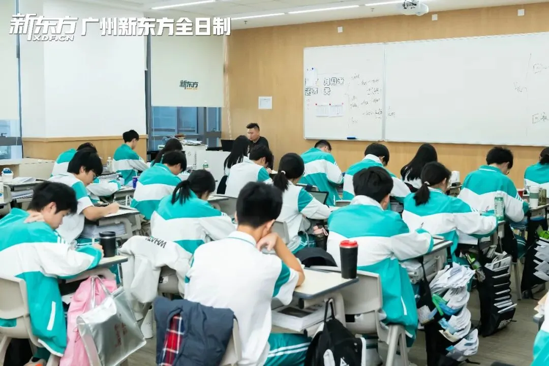 备战中考的十二时辰--藏着少年们写给未来的答案! 第2张