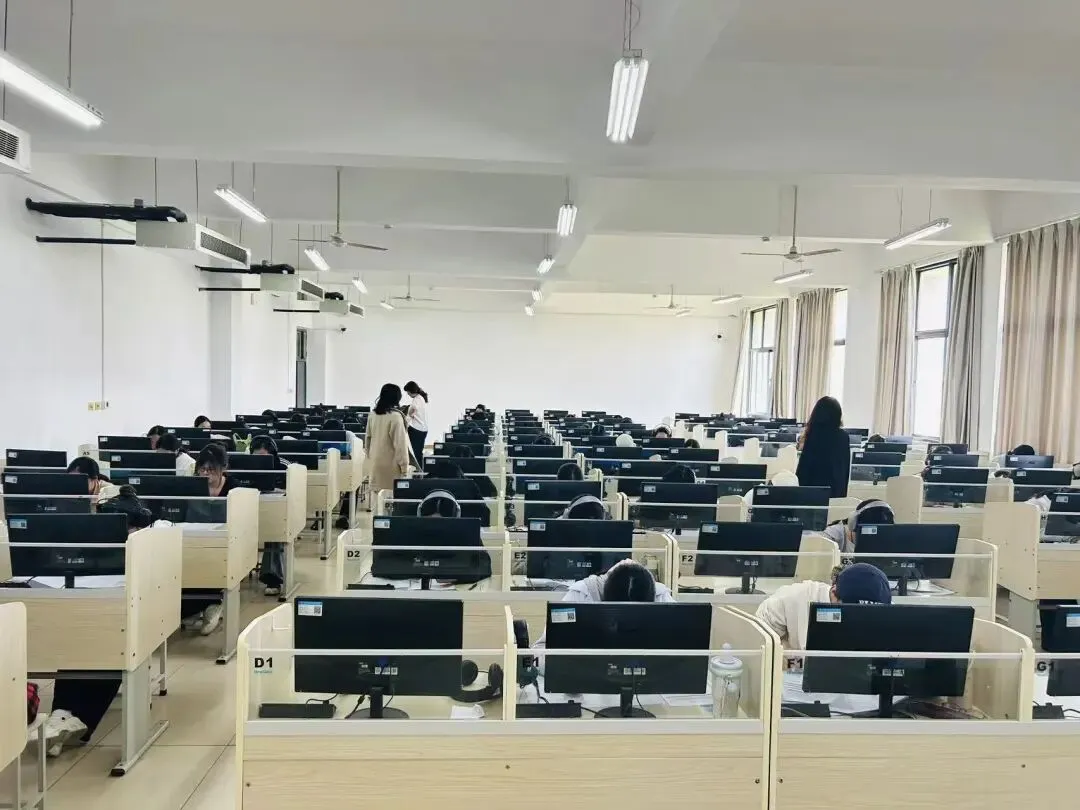 外语学院成功组织英语专业四级模拟考试 第13张