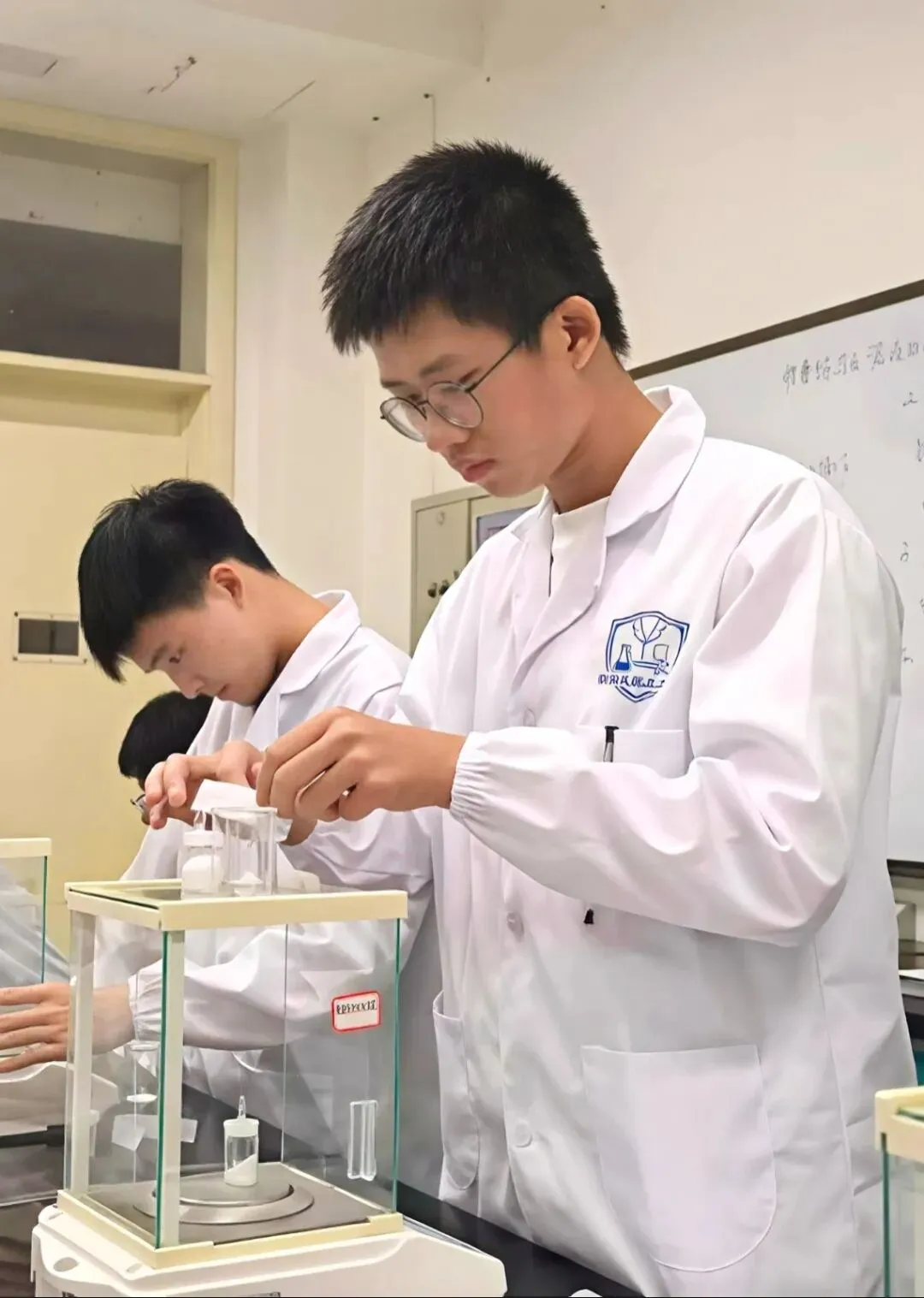 中考“挂车尾”,高考“打头阵”,这个在2025年高考中考出超“特控线”20分的考生说“是育新高中给了我第二次生命” 第9张