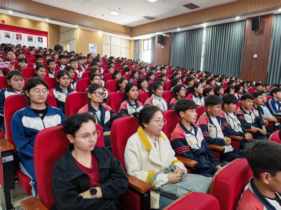 【教育动态】跨越山海云端聚,同心共筑中考梦——烟台格迈纳尔中学与新疆岳普湖县第六中学开展“同心石榴籽 筑梦向”线上联谊活动 第4张