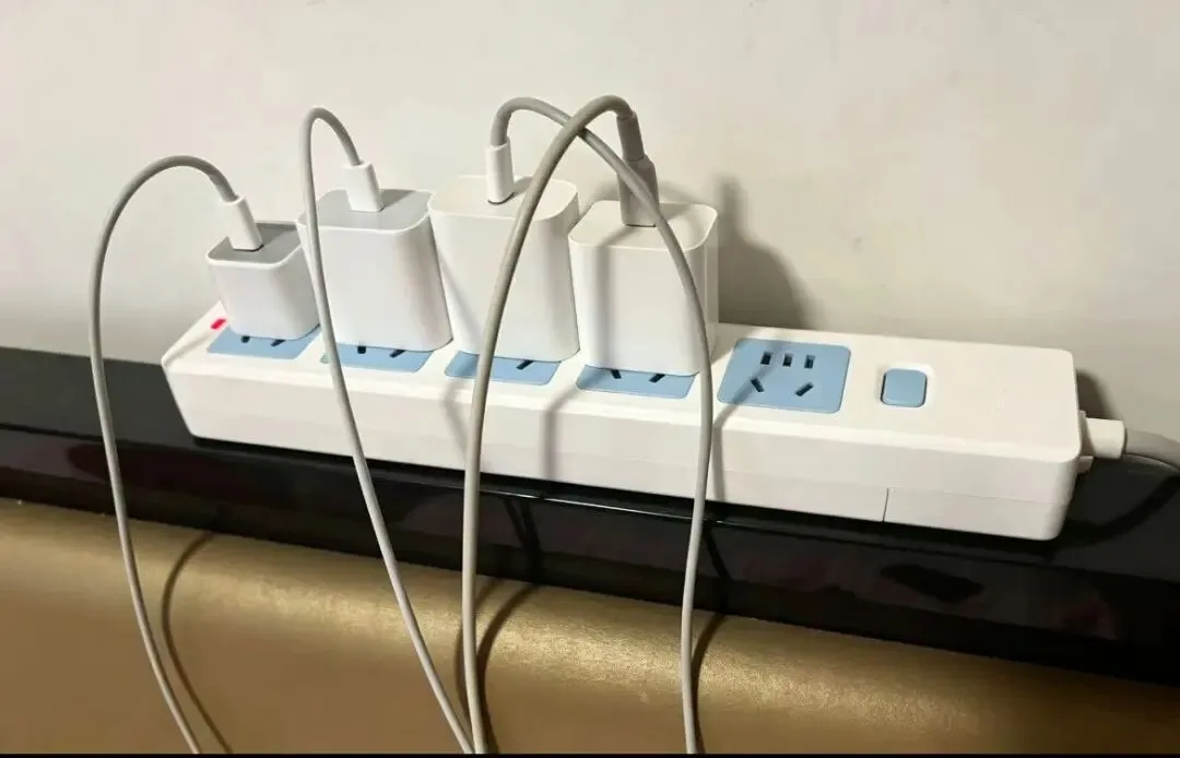 【每日一题•中考专栏】安全用电 第4张