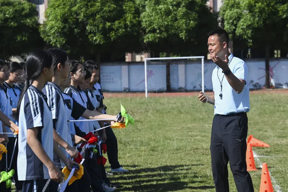 抛绣球的不一定是新娘,还可能是中考考生!盘点那些让你“黑人问号”的体育项目→ 第3张