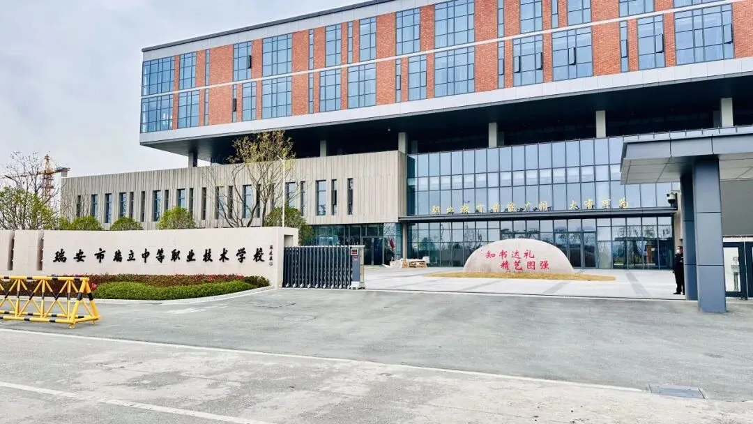 机房对外开放!7月2日起学校开展中考志愿填报服务 第1张