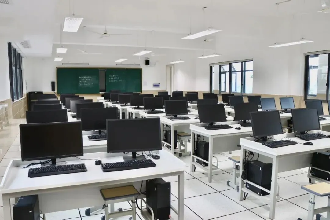 机房对外开放!7月2日起学校开展中考志愿填报服务 第2张