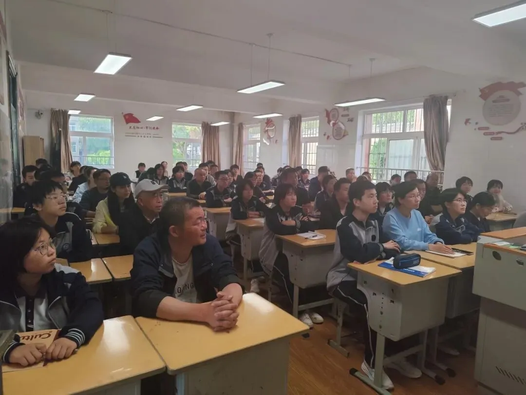 凝心聚力备中考,家校同心助远航!彩石中学召开初三备考提质鼓劲专题家校座谈会 第18张